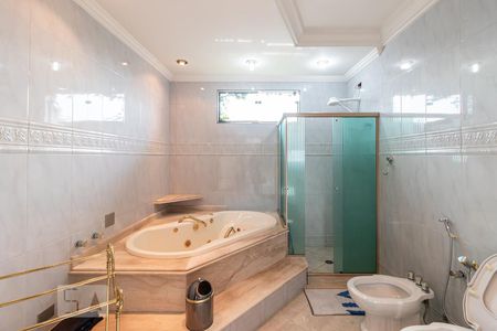 Casa à venda com 900m², 4 quartos e 8 vagasBanheiro da Suíte 1