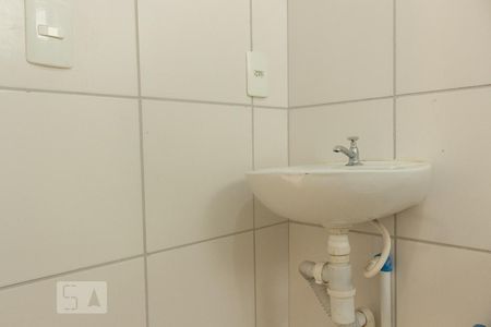 Apartamento para alugar com 44m², 2 quartos e 1 vagaDetalhe do banheiro