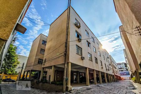 Apartamento à venda com 70m², 2 quartos e 1 vaga Apartamento à venda com 70m², 2 quartos e 1 vagaFachada do bloco