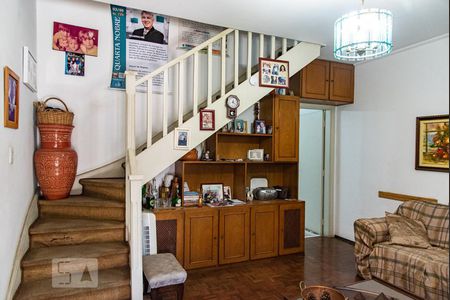 Escada de casa à venda com 3 quartos, 100m² em Vila Moinho Velho, São Paulo
