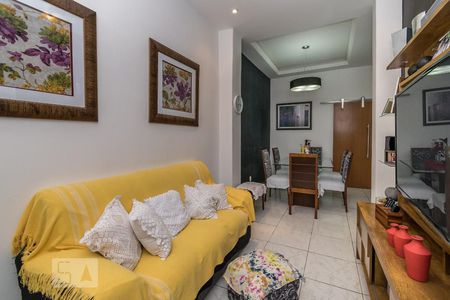 Sala de casa de condomínio para alugar com 3 quartos, 372m² em Ramos, Rio de Janeiro