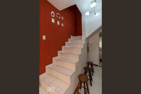 Casa de condomínio para alugar com 372m², 3 quartos e 1 vagaHall do 2º piso - Escada para o terraço