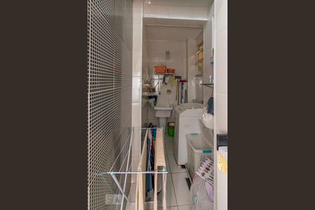 Casa de condomínio para alugar com 372m², 3 quartos e 1 vagaÁrea de serviço 1 (térreo)
