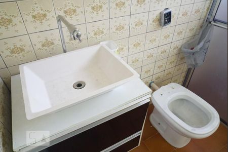 Casa à venda com 100m², 3 quartos e 2 vagas Casa à venda com 100m², 3 quartos e 2 vagasBanheiro piso Superior