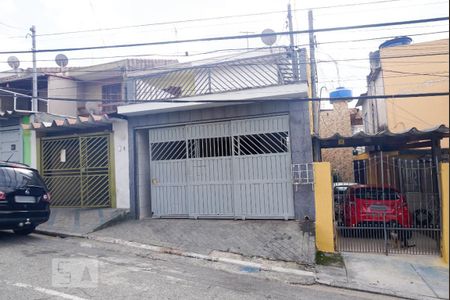 Casa à venda com 100m², 3 quartos e 2 vagas Casa à venda com 100m², 3 quartos e 2 vagasFachada