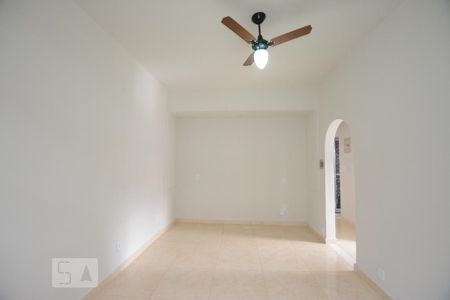 Sala de apartamento para alugar com 2 quartos, 72m² em Olaria, Rio de Janeiro