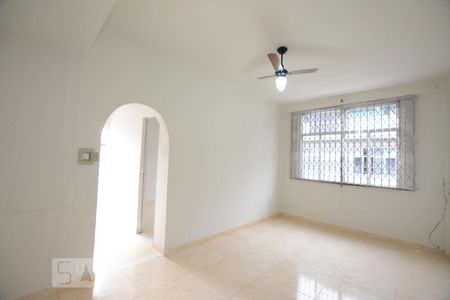 Sala de apartamento para alugar com 2 quartos, 72m² em Olaria, Rio de Janeiro