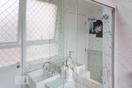 Apartamento à venda com 200m², 4 quartos e 3 vagasBanheiro da Suíte 1