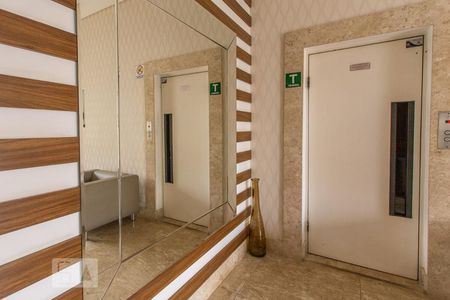 Apartamento à venda com 200m², 4 quartos e 3 vagasHall social