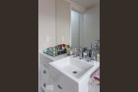 Apartamento à venda com 200m², 4 quartos e 3 vagasBanheiro da Suíte 2