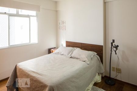 Quarto 1 (Suíte) de apartamento para alugar com 2 quartos, 70m² em Lourdes, Belo Horizonte