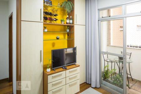 Sala de apartamento para alugar com 2 quartos, 70m² em Lourdes, Belo Horizonte