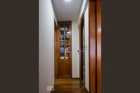 Corredor Quartos de apartamento para alugar com 2 quartos, 70m² em Lourdes, Belo Horizonte