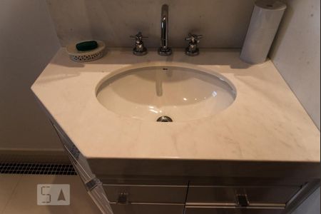 Apartamento à venda com 340m², 4 quartos e 4 vagasBanheiro suite 2