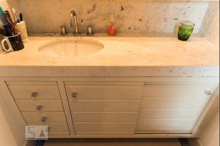 Apartamento à venda com 340m², 4 quartos e 4 vagasBanheiro suite 3