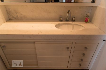 Apartamento à venda com 340m², 4 quartos e 4 vagasBanheiro suite 1