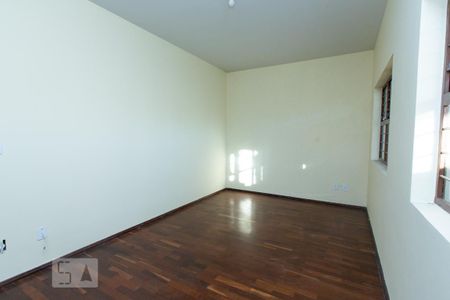 Apartamento para alugar com 100m², 2 quartos e 1 vagaSala