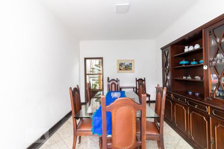 Casa para alugar com 310m², 5 quartos e 2 vagas Casa para alugar com 310m², 5 quartos e 2 vagasSala de Jantar