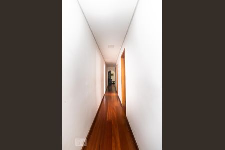 Casa para alugar com 310m², 5 quartos e 2 vagas Casa para alugar com 310m², 5 quartos e 2 vagasCorredor