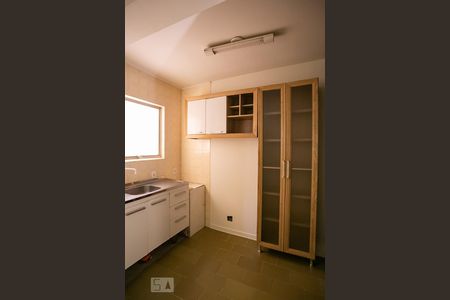 Sala/Cozinha de apartamento à venda com 1 quarto, 48m² em Centro Histórico, Porto Alegre