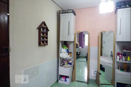 Casa 1 - Quarto 1 de casa à venda com 3 quartos, 100m² em Vila Carmosina, São Paulo
