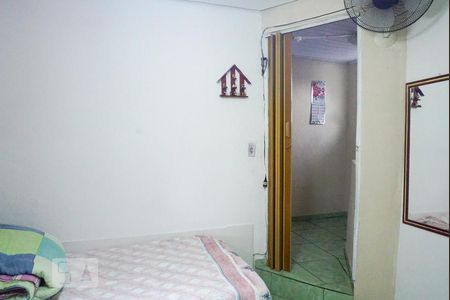 Casa 1 - Quarto 1 de casa à venda com 3 quartos, 100m² em Vila Carmosina, São Paulo