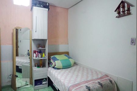 Casa 1 - Quarto 1 de casa à venda com 3 quartos, 100m² em Vila Carmosina, São Paulo