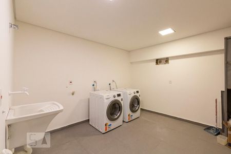 Studio para alugar com 30m², 1 quarto e sem vaga Studio para alugar com 30m², 1 quarto e sem vagaÁrea comum - Lavanderia