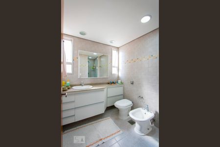 Apartamento à venda com 160m², 4 quartos e 3 vagasBanheiro da Suíte 2