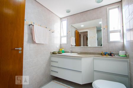 Apartamento à venda com 160m², 4 quartos e 3 vagasBanheiro da Suíte 2