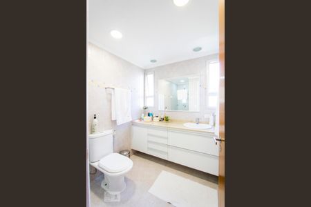 Apartamento à venda com 160m², 4 quartos e 3 vagasBanheiro da Suíte 1