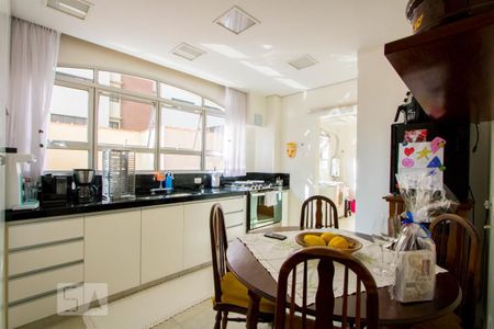 Apartamento à venda com 160m², 4 quartos e 3 vagasCozinha