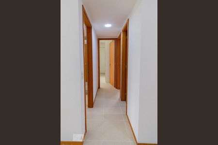 Corredor de apartamento para alugar com 3 quartos, 75m² em Jacarepaguá, Rio de Janeiro
