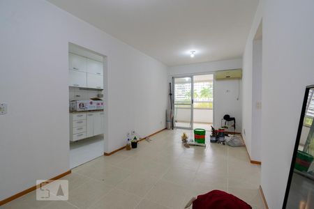 Sala de apartamento para alugar com 3 quartos, 75m² em Jacarepaguá, Rio de Janeiro