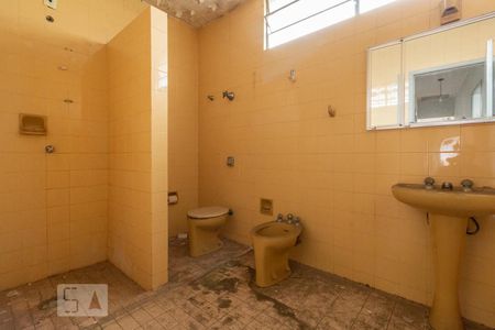 Casa à venda com 390m², 3 quartos e 2 vagas Casa à venda com 390m², 3 quartos e 2 vagasBanheiro