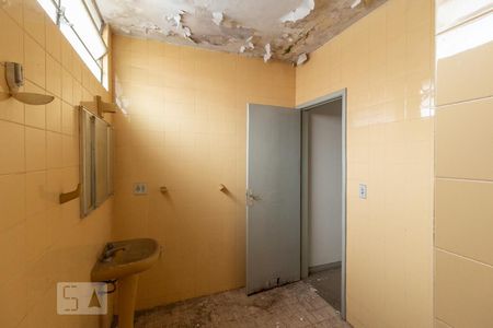 Casa à venda com 390m², 3 quartos e 2 vagas Casa à venda com 390m², 3 quartos e 2 vagasBanheiro