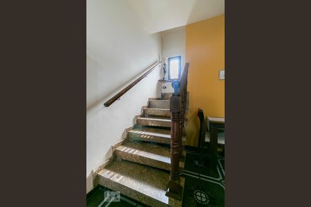 Escadas de casa à venda com 3 quartos, 250m² em Vila Canero, São Paulo
