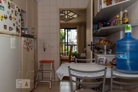 Apartamento à venda com 106m², 4 quartos e 2 vagasCozinha