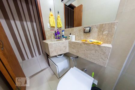 Casa à venda com 320m², 3 quartos e 1 vagaBanheiro 3