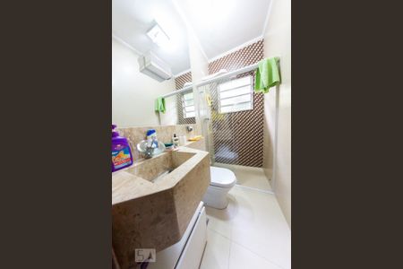 Casa à venda com 320m², 3 quartos e 1 vagaBanheiro 3