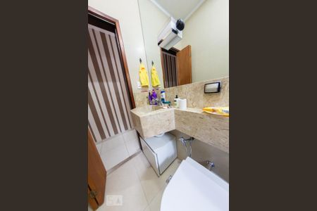 Casa à venda com 320m², 3 quartos e 1 vagaBanheiro 3