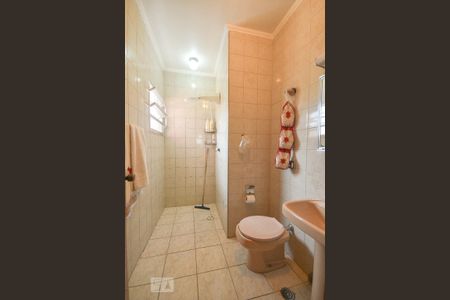 Casa à venda com 269m², 4 quartos e 4 vagasBanheiro 2