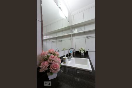 Apartamento à venda com 79m², 2 quartos e sem vagaBanheiro social