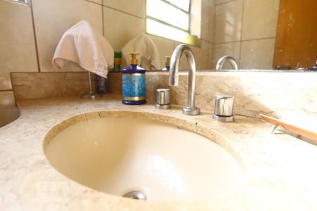 Lavabo - torneira de casa para alugar com 3 quartos, 170m² em Jardim Pinheiros, São Paulo