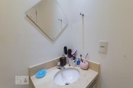Banheiro de apartamento para alugar com 2 quartos, 56m² em Vila Caraguatá, São Paulo