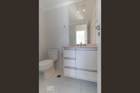 Banheiro de apartamento à venda com 1 quarto, 44m² em Centro, Campinas