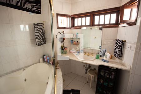 Casa à venda com 300m², 4 quartos e 3 vagasBanheiro do Quarto 2