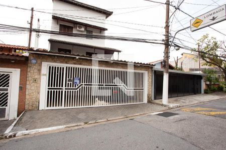 Casa à venda com 300m², 4 quartos e 3 vagasFachada