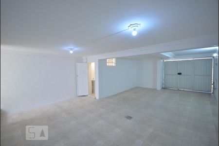 Casa à venda com 230m², 5 quartos e 3 vagas Casa à venda com 230m², 5 quartos e 3 vagasGaragem