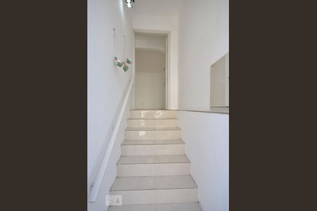 Casa à venda com 230m², 5 quartos e 3 vagas Casa à venda com 230m², 5 quartos e 3 vagasEntrada